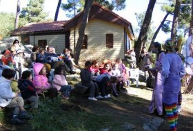 Taller ambiental para niños: Arboreto carnavalero. Centro de Educación Ambiental Arboreto Luis Ceballos. Actividades para niños. Planes para niños. Madrid San Lorenzo de El Escorial